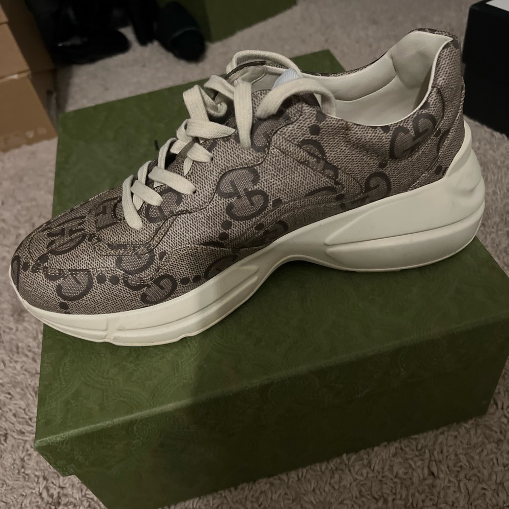 Marco Gg supreme men’s Gucci sneakers like brand new size 8 beige and brown